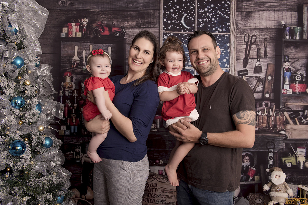 Foto de bebe em caxias do sul fotografa morgana perini pais meninas natal vermelho