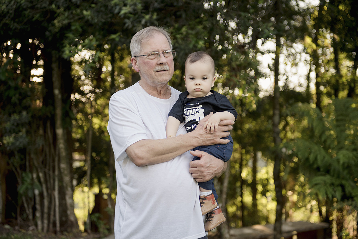 Foto de bebe em caxias do sul fotografa morgana perini vovo bebe arvores
