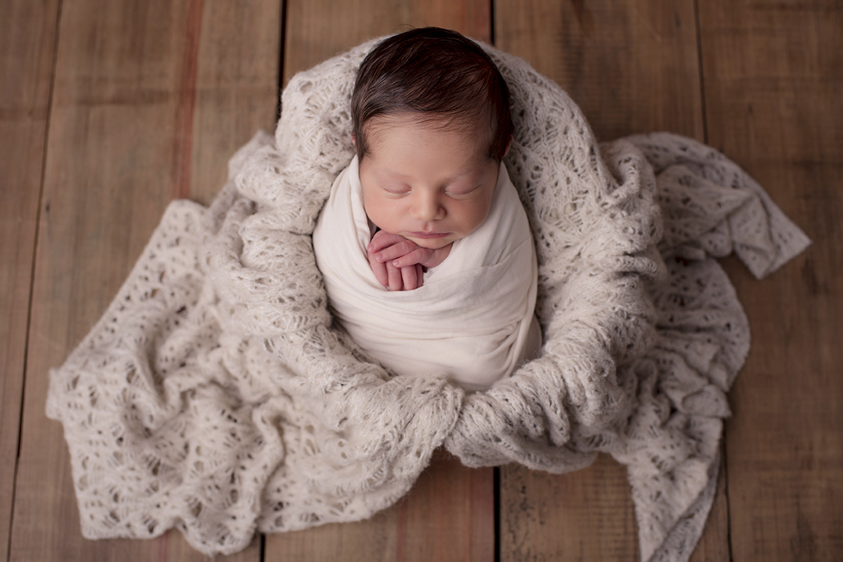 Foto newborn em caxias do sul fotografa morgana perini bebe tons pasteis