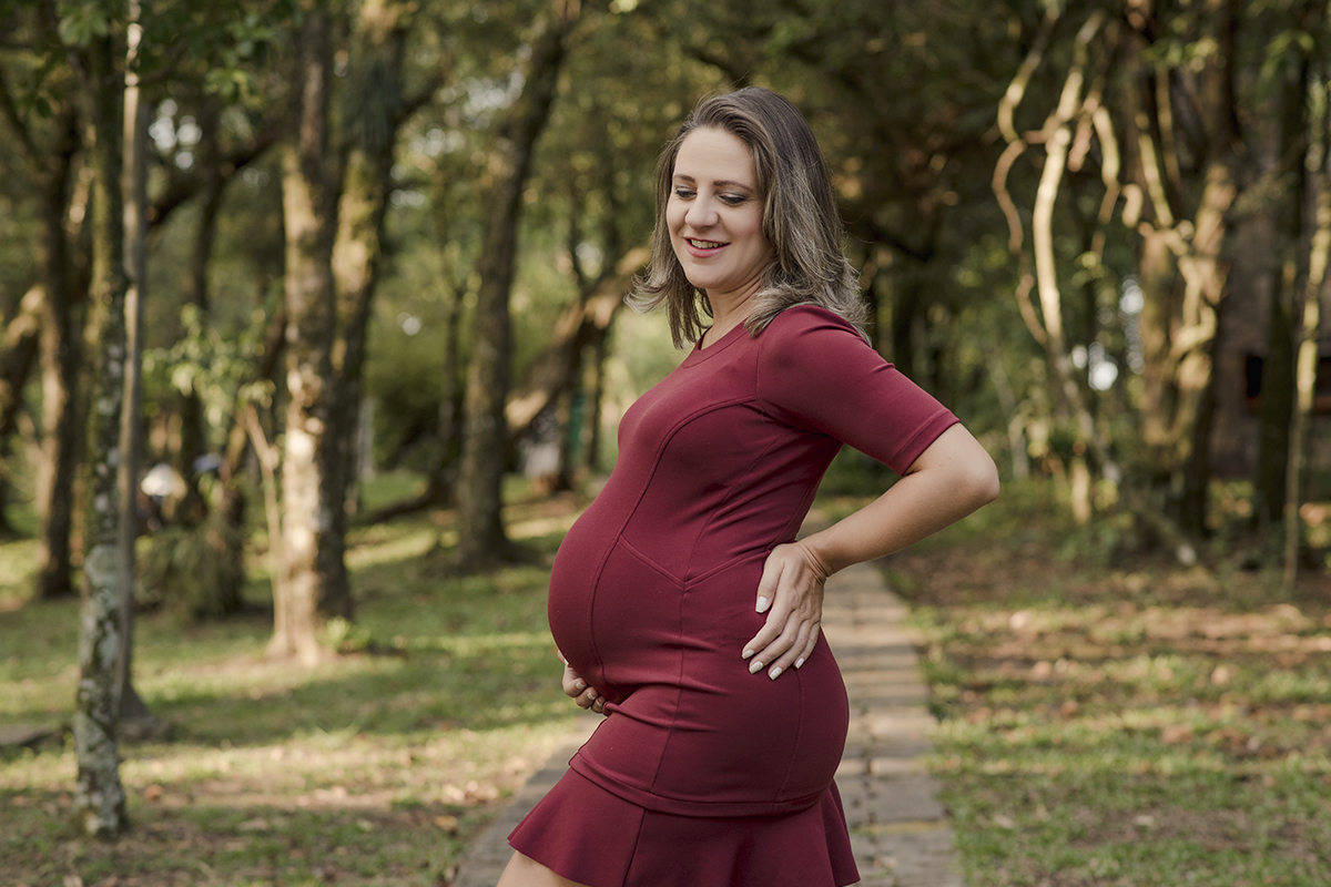 Foto de gestante em caxias do sul fotografa morgana perini gravida vestido bordo lado