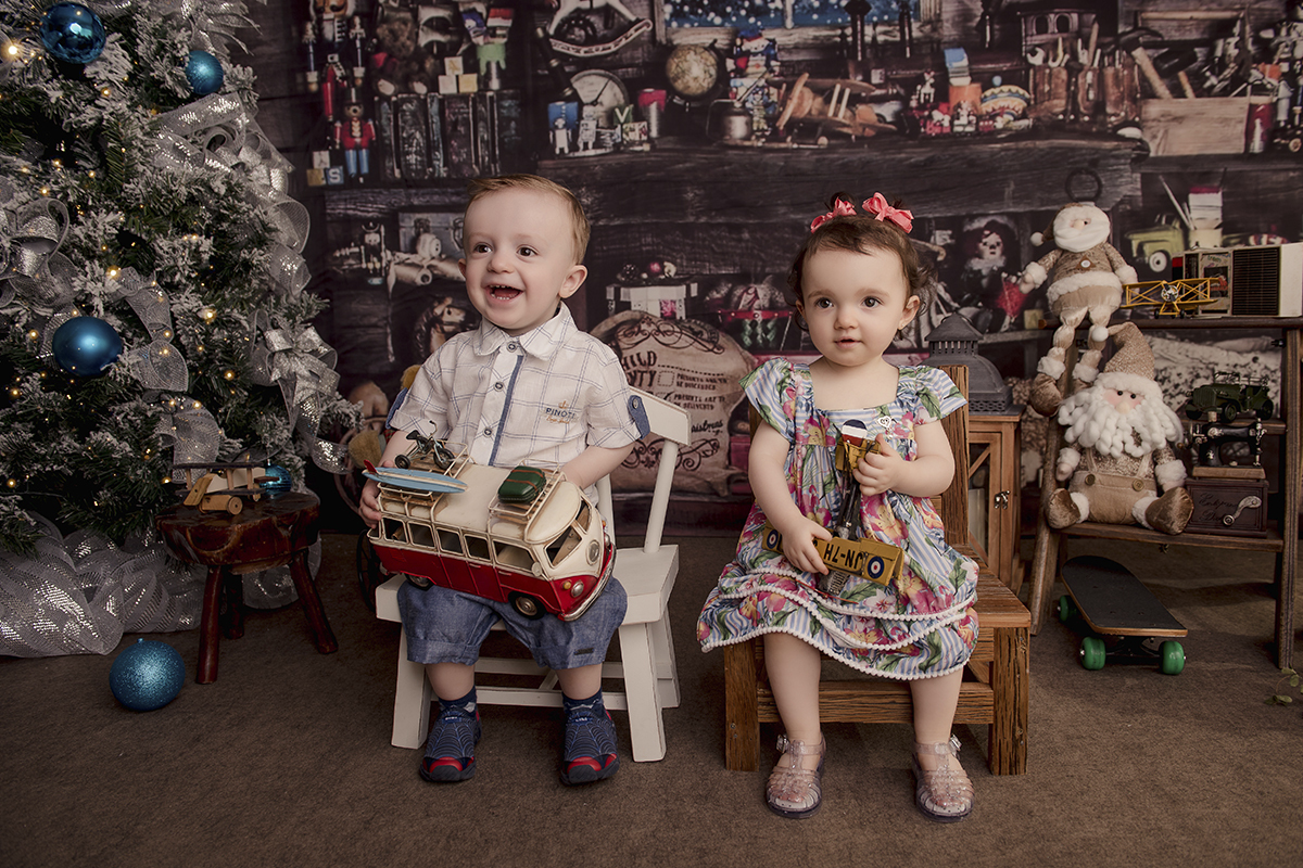 Foto criança em caxias do sul fotografa morgana perini crianças sentadas natal