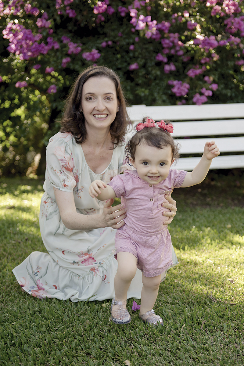 Foto de bebe em caxias do sul fotografa morgana perini mae vestido floral filha