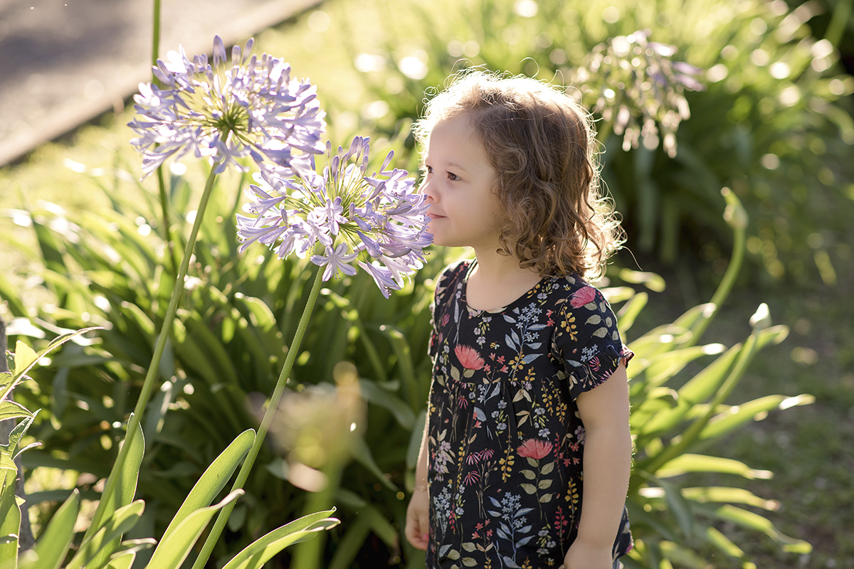 Foto criança em caxias do sul fotografa morgana perini menina flo roxa