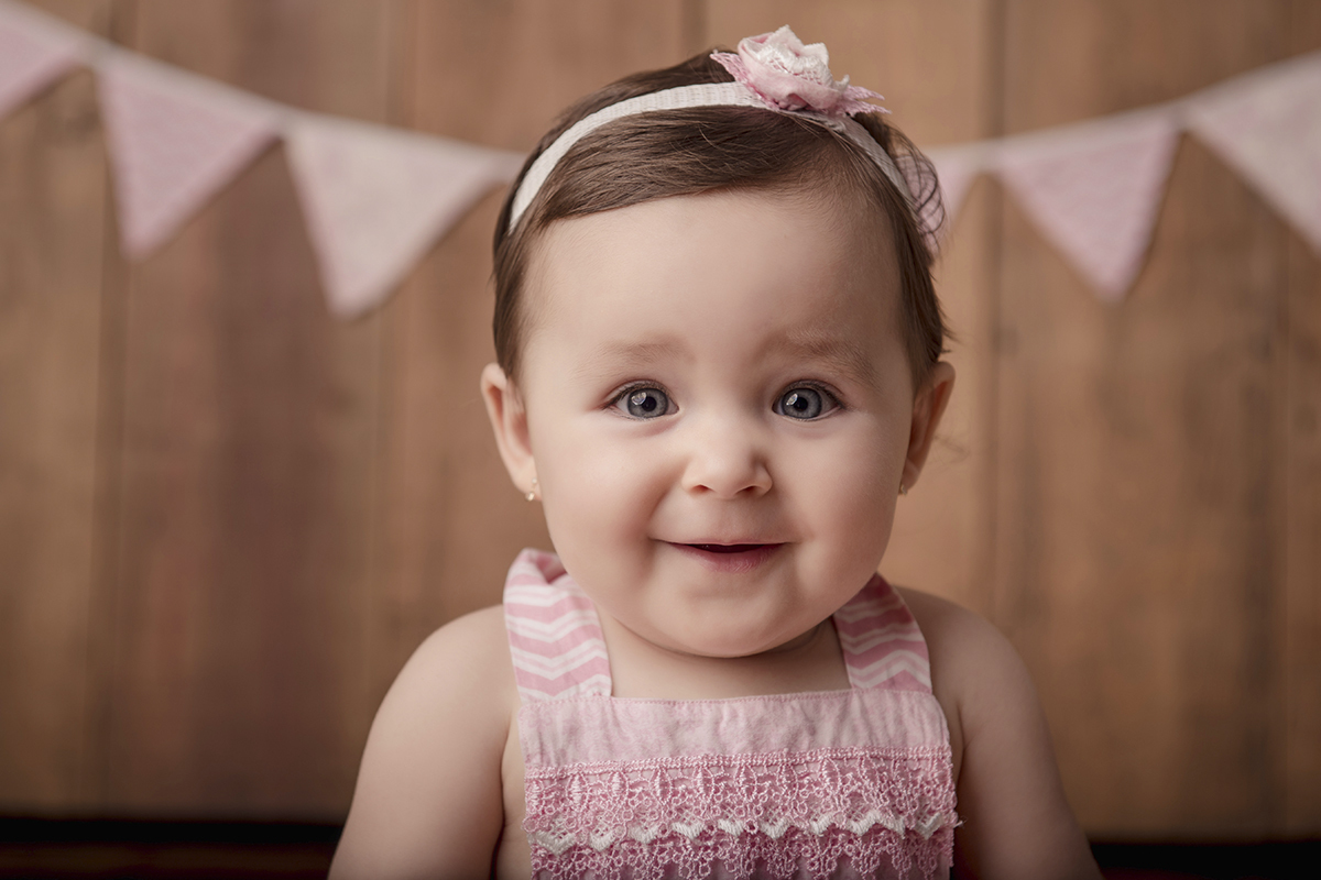 Foto de bebe em caxias do sul fotografa morgana perini bebe sorrindo rosa renda