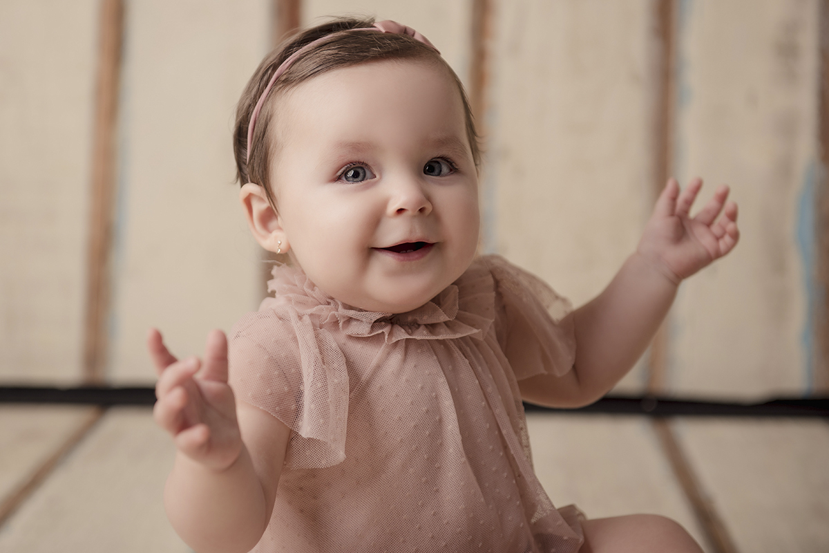 Foto de bebe em caxias do sul fotografa morgana perini maos erguidas
