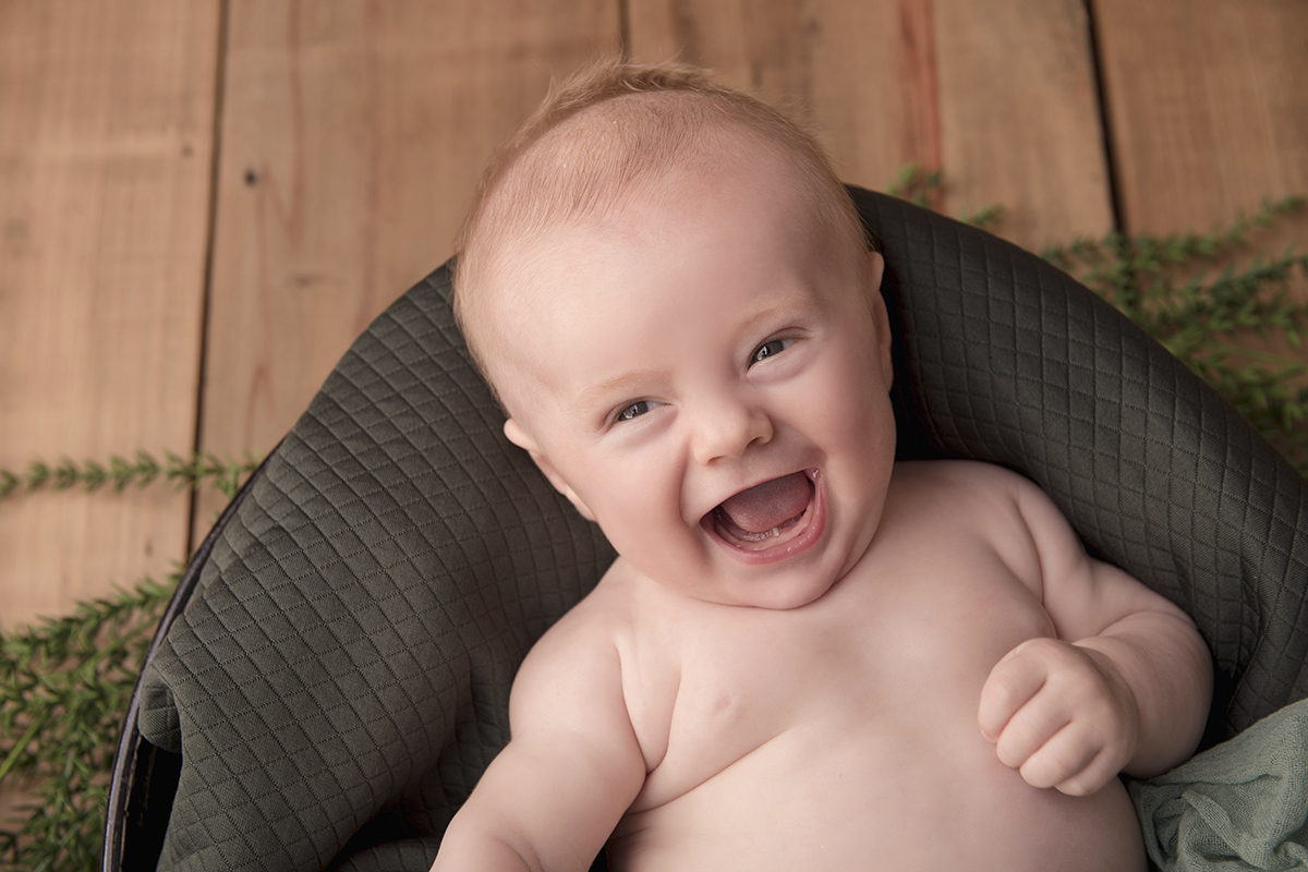 Foto de familia em caxias do sul fotografa morgana perini bebe loirinho sorrindo