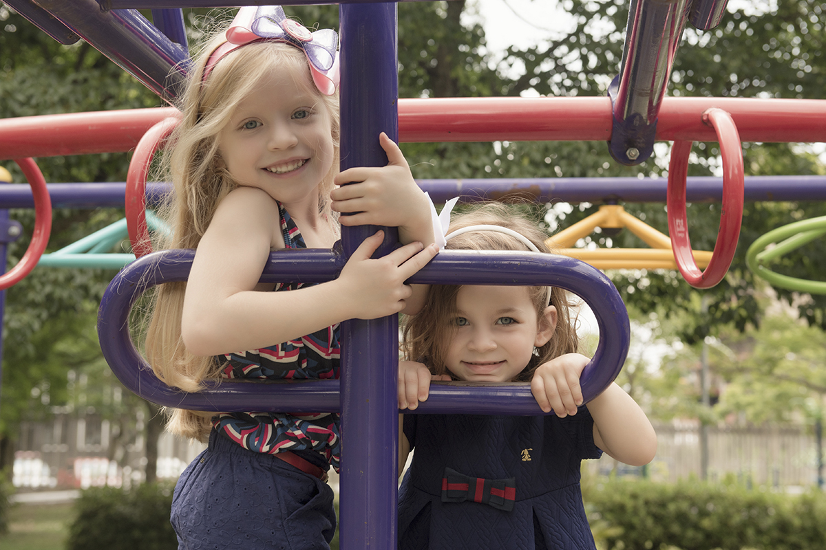 Foto de familia em caxias do sul fotografa morgana perini meninas brinquedo rozo