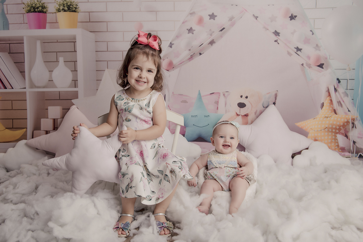 Foto de bebe em caxias do sul fotografa morgana perini irmas brincando nuvens