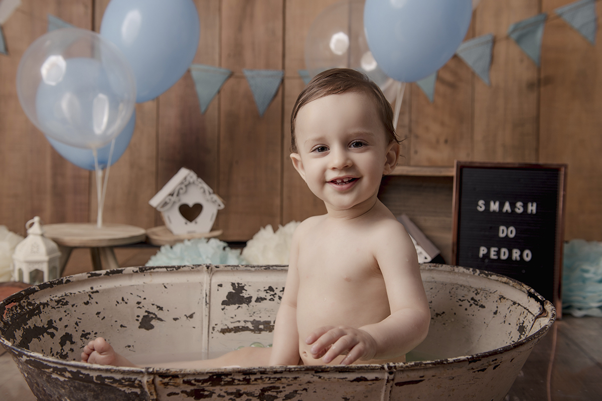 Foto de bebe em caxias do sul fotografa morgana perini bebe banheira baloes azuis
