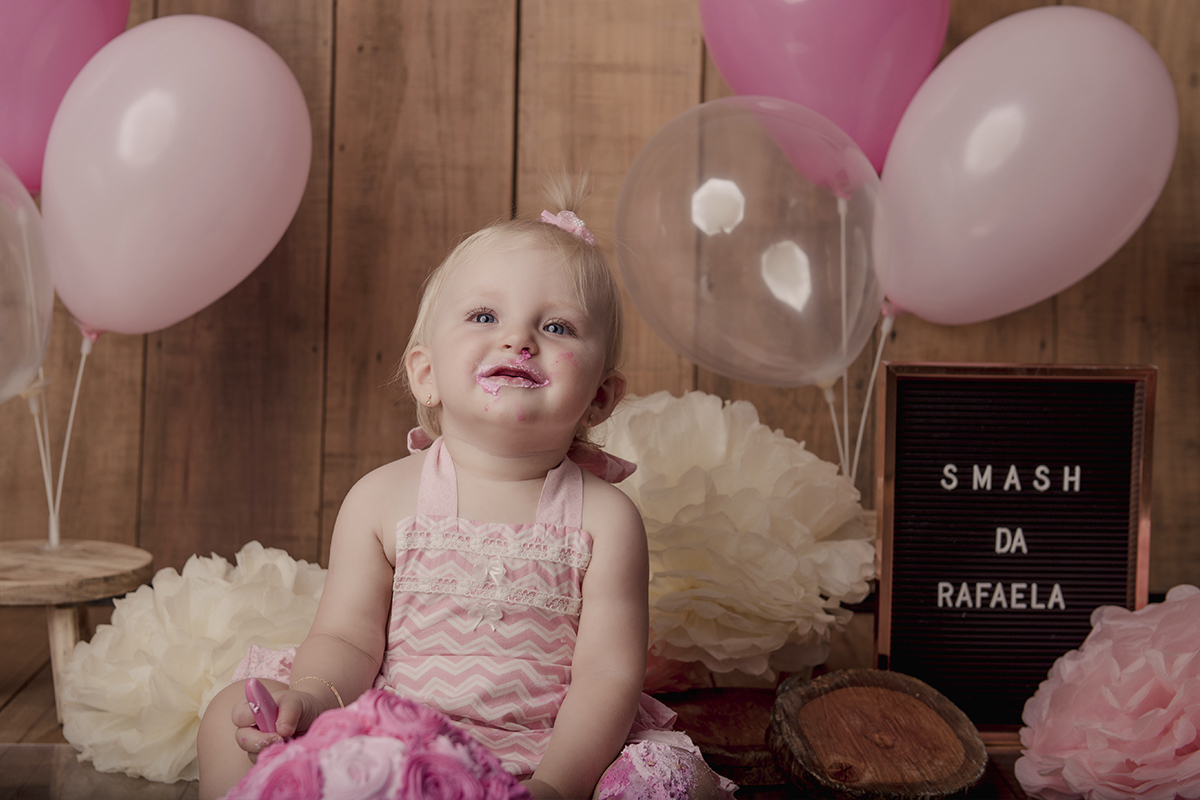 Foto de bebe em caxias do sul fotografa morgana perini bebe de rosa sorrindo baloes