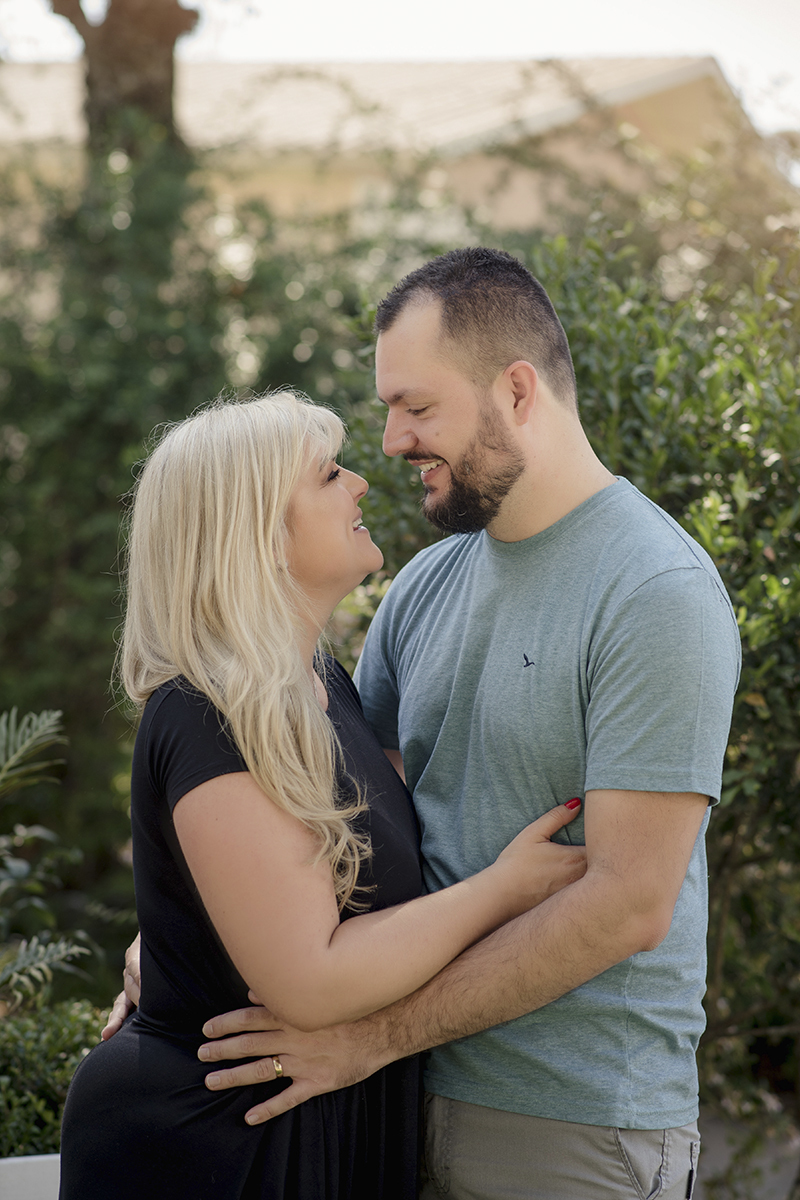 Foto criança em caxias do sul fotografa morgana perini casal apaixonado se olhando