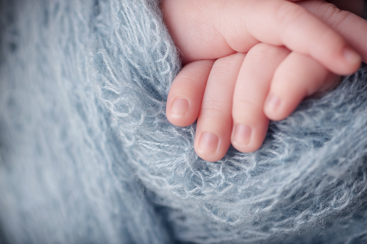 Foto newborn em caxias do sul fotografa morgana perini maozinhas