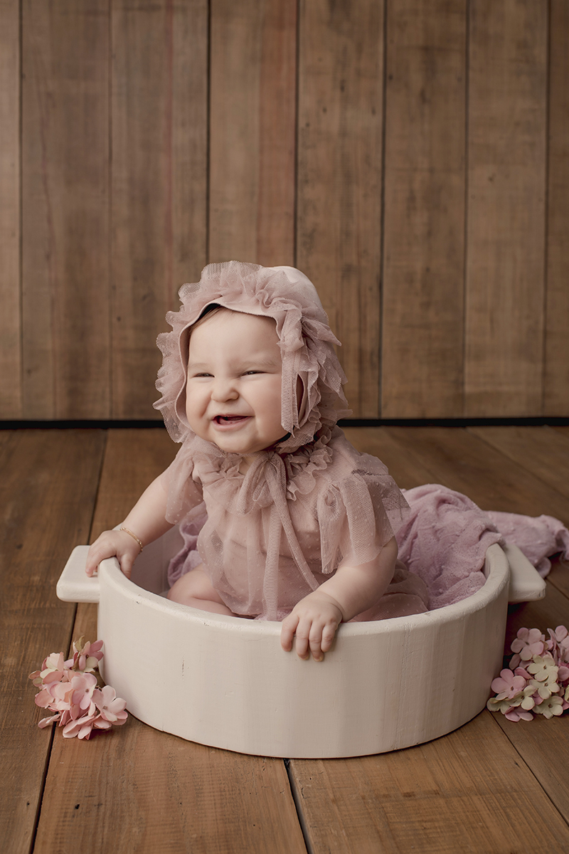 Foto de bebe em caxias do sul fotografa morgana perini menina roupa rosa velho com touca