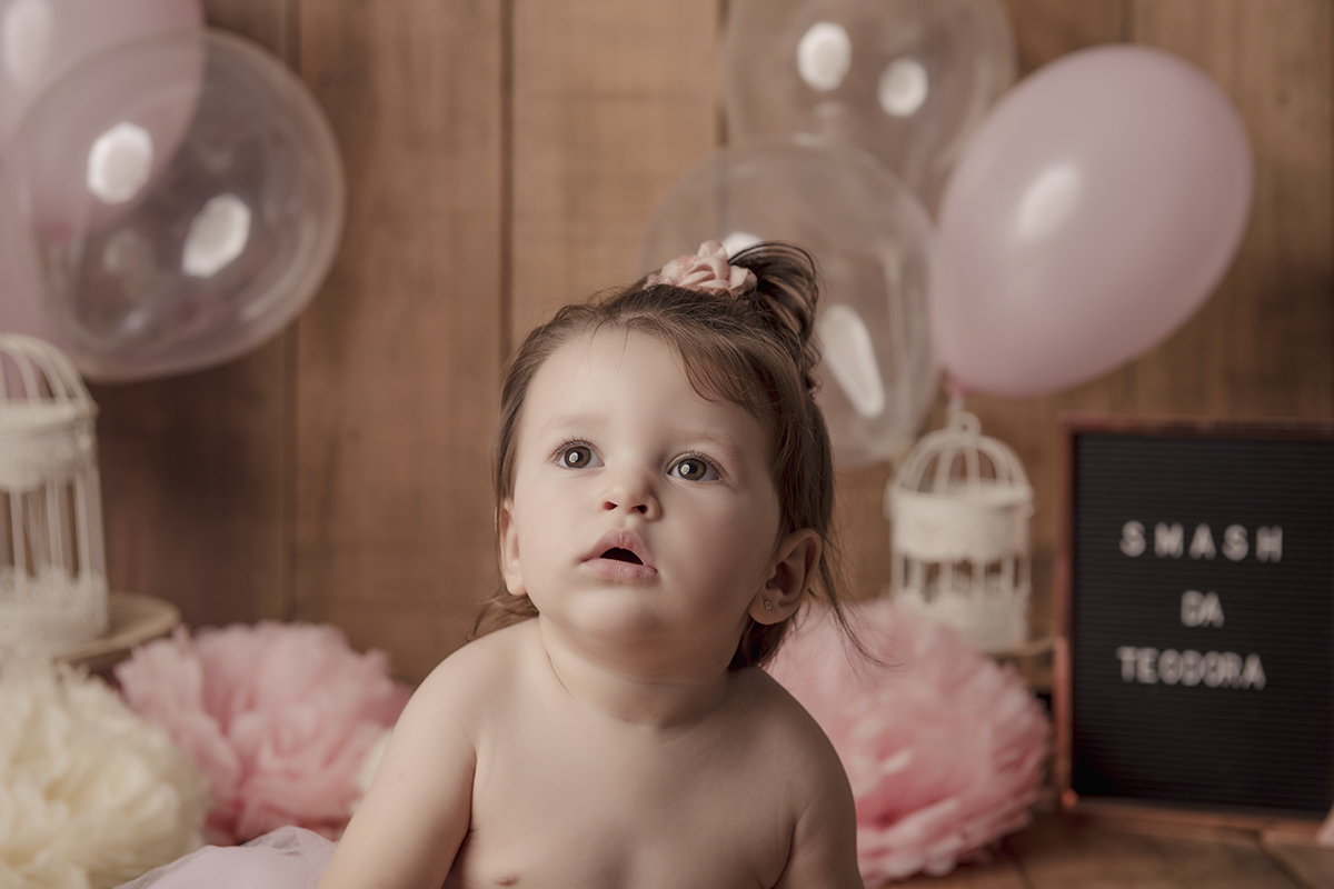 Foto de bebe em caxias do sul fotografa morgana perini rostinho menina baloes rosa