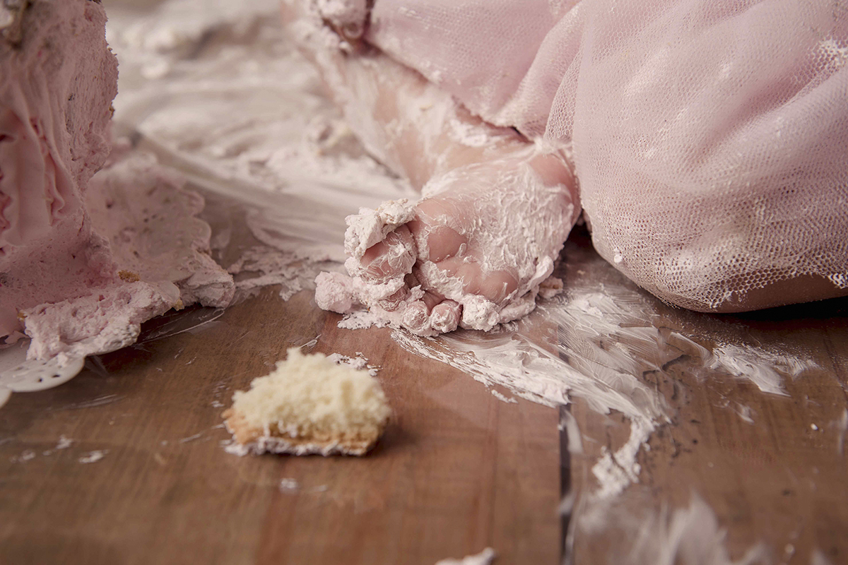 Foto de bebe em caxias do sul fotografa morgana perini pe sujo de bolo