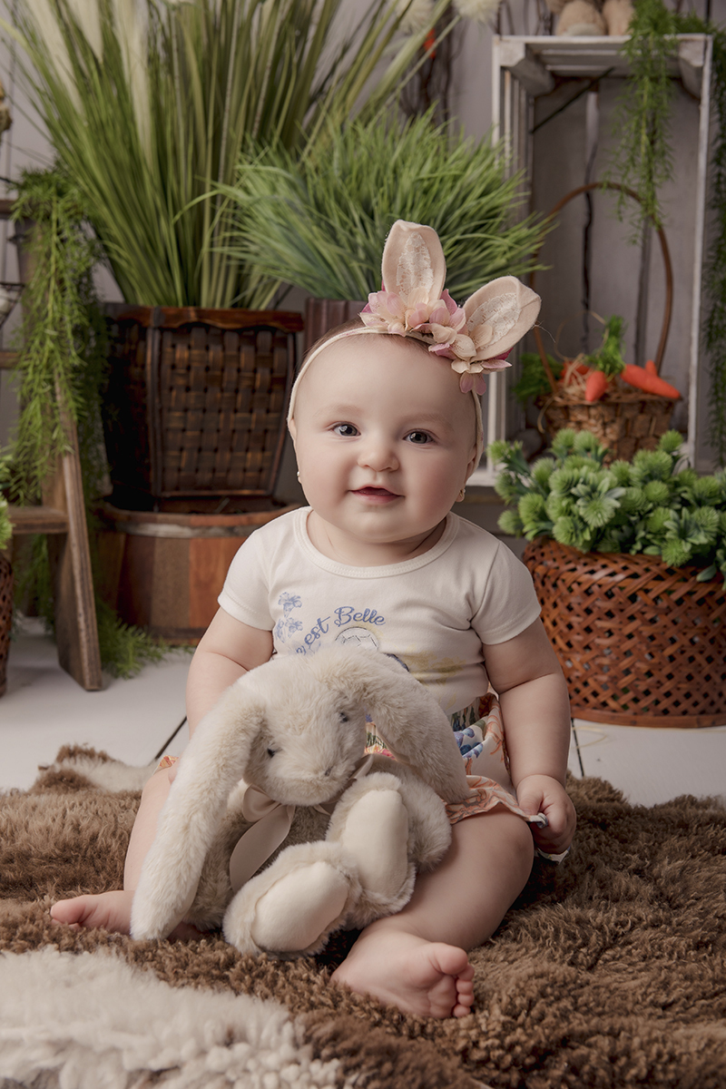 Foto de bebe em caxias do sul fotografa morgana perini menina cenario pascoa