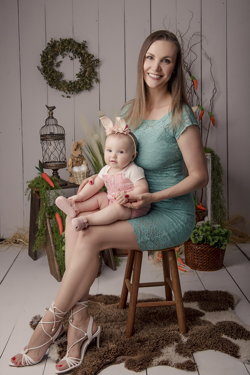 Foto de bebe em caxias do sul fotografa morgana perini mae com bebe cenario pascoa