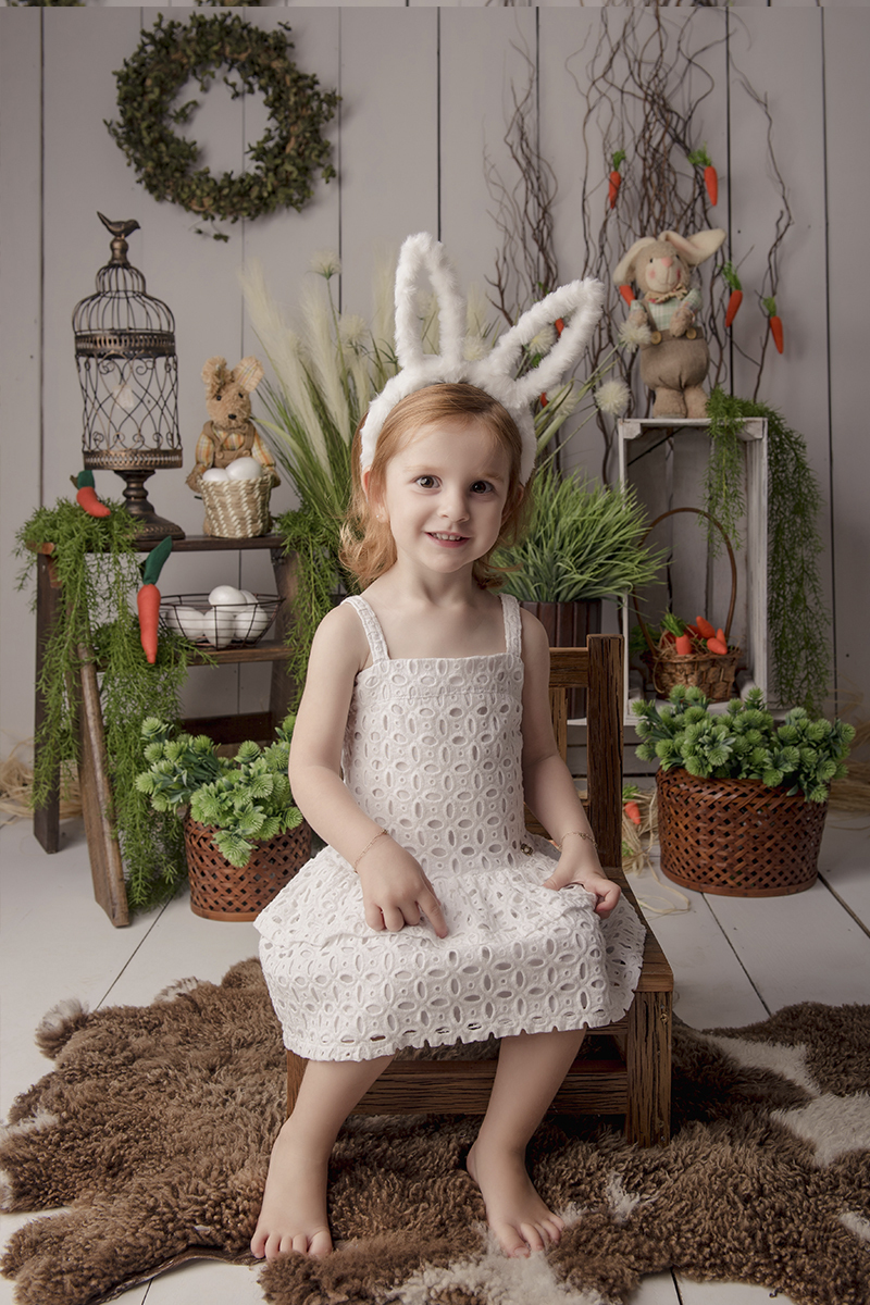 Foto criança em caxias do sul fotografa morgana perini menina vestido rendando branco pascoa