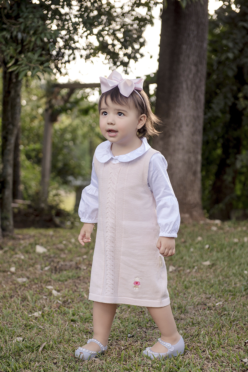Foto criança em caxias do sul fotografa morgana perini menina vestido rosa e branco