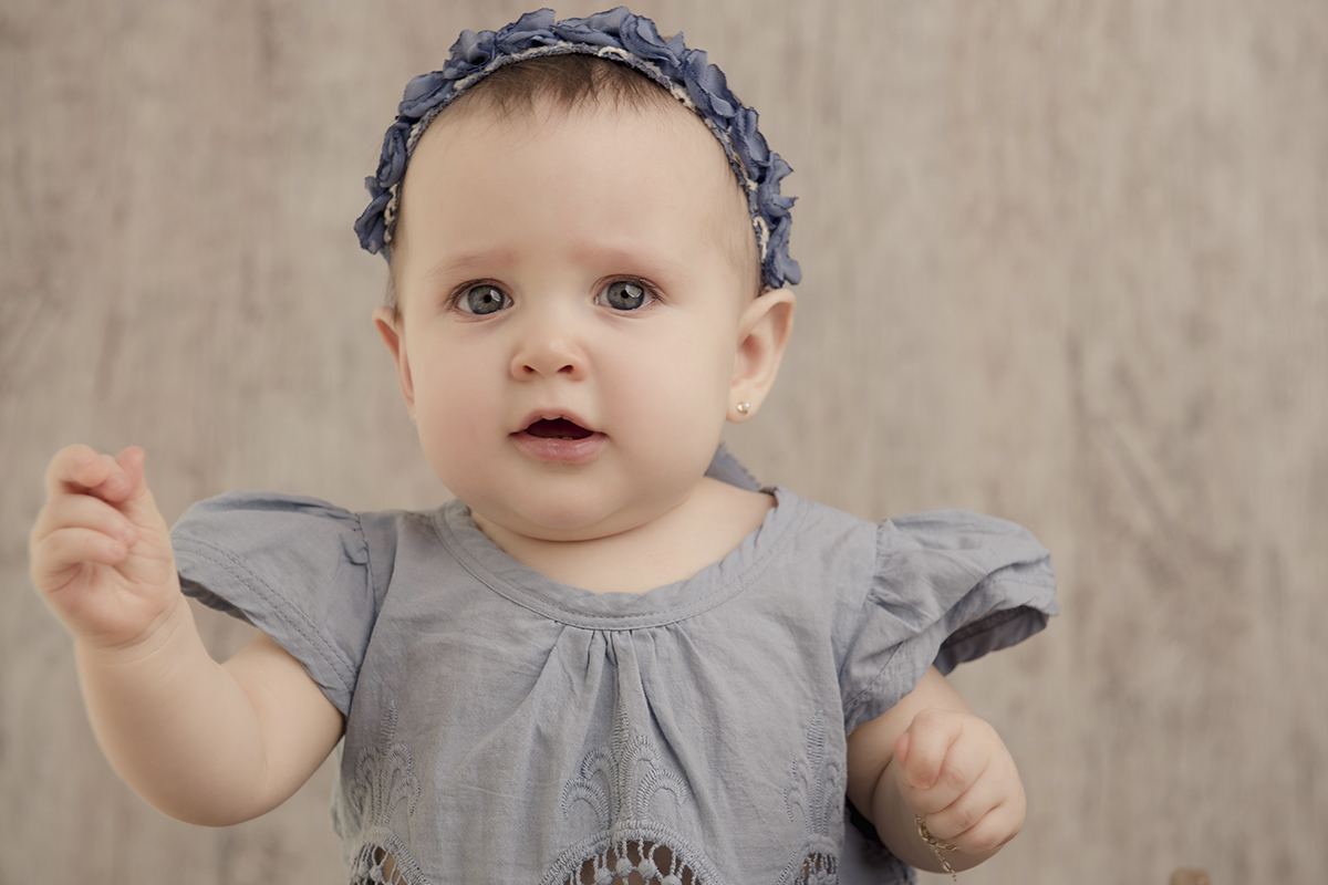 Foto criança em caxias do sul fotografa morgana perini bebe roupa azul