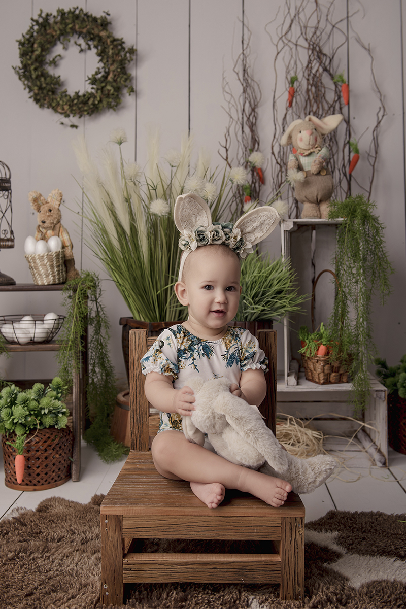 Foto de bebe em caxias do sul fotografa morgana perini bebe coelho pelucia pascoa