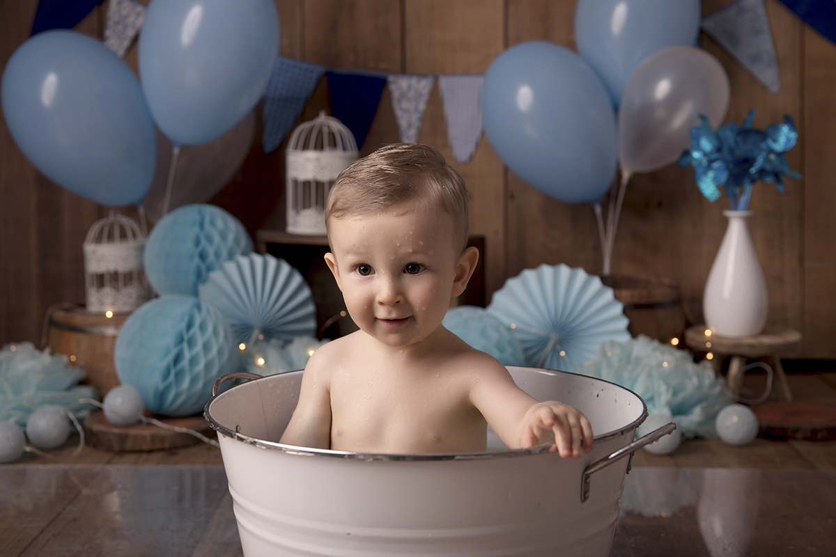 Foto de bebe em caxias do sul fotografa morgana perini banho banheira azul menino