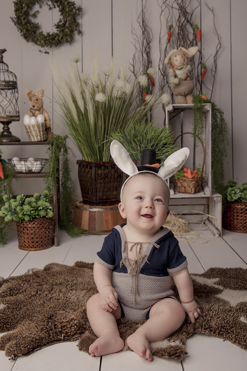 Foto de bebe em caxias do sul fotografa morgana perini bebe orelhas de coelho sorrindo