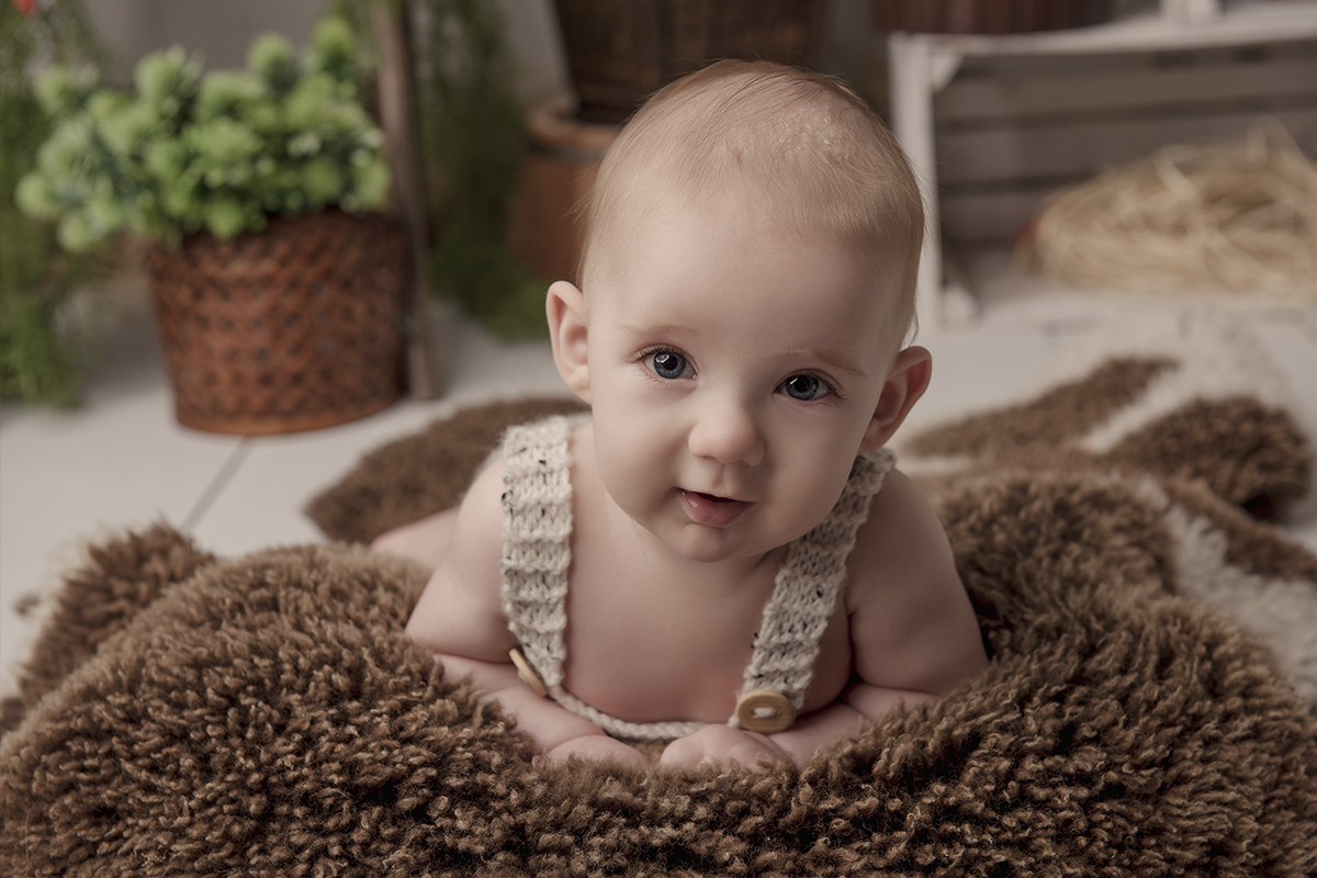 Foto de bebe em caxias do sul fotografa morgana perini de brucos marrom 