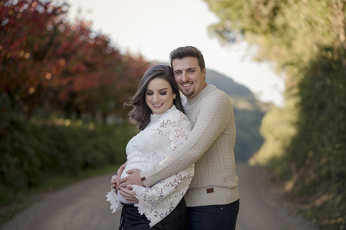 Foto de gestante em caxias do sul fotografa morgana perini casal em estrada