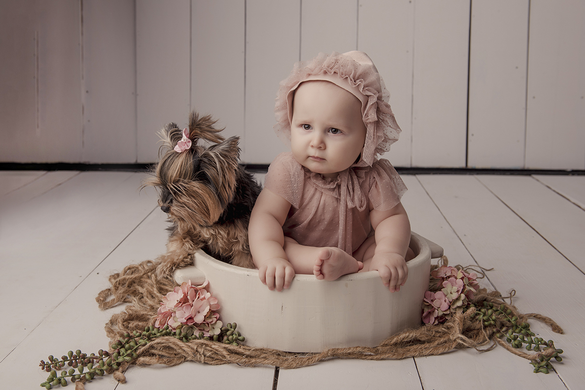 Foto de bebe em caxias do sul fotografa morgana perini bebe e cachorro tons pasteis