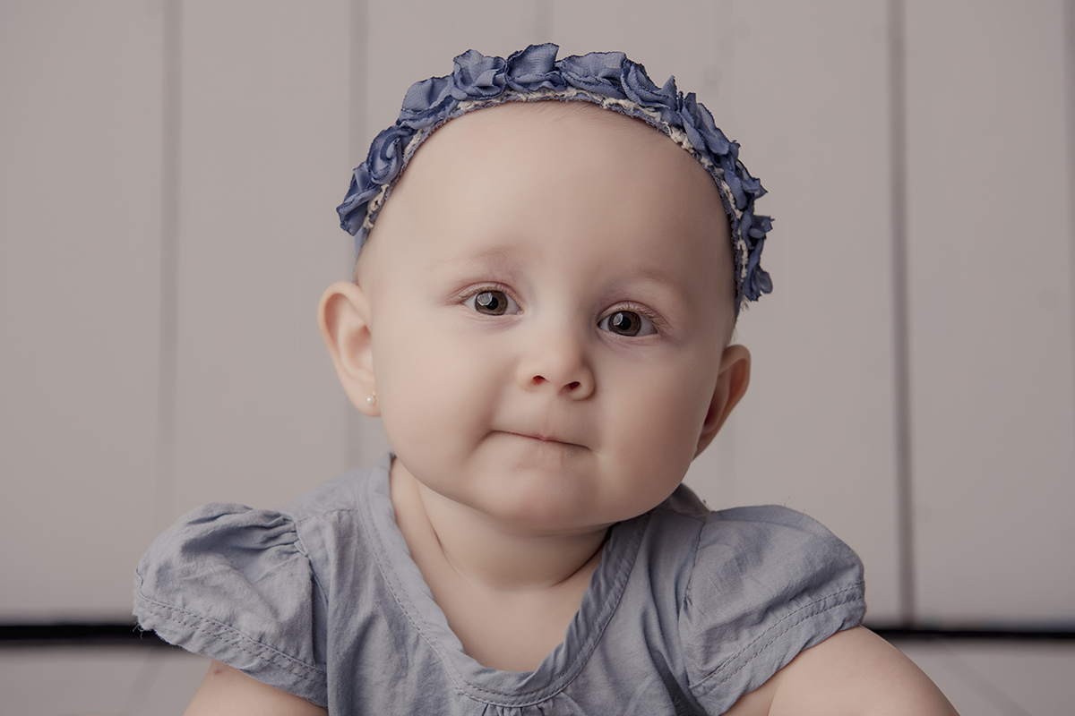Foto de bebe em caxias do sul fotografa morgana perini menina vestido tiara azul