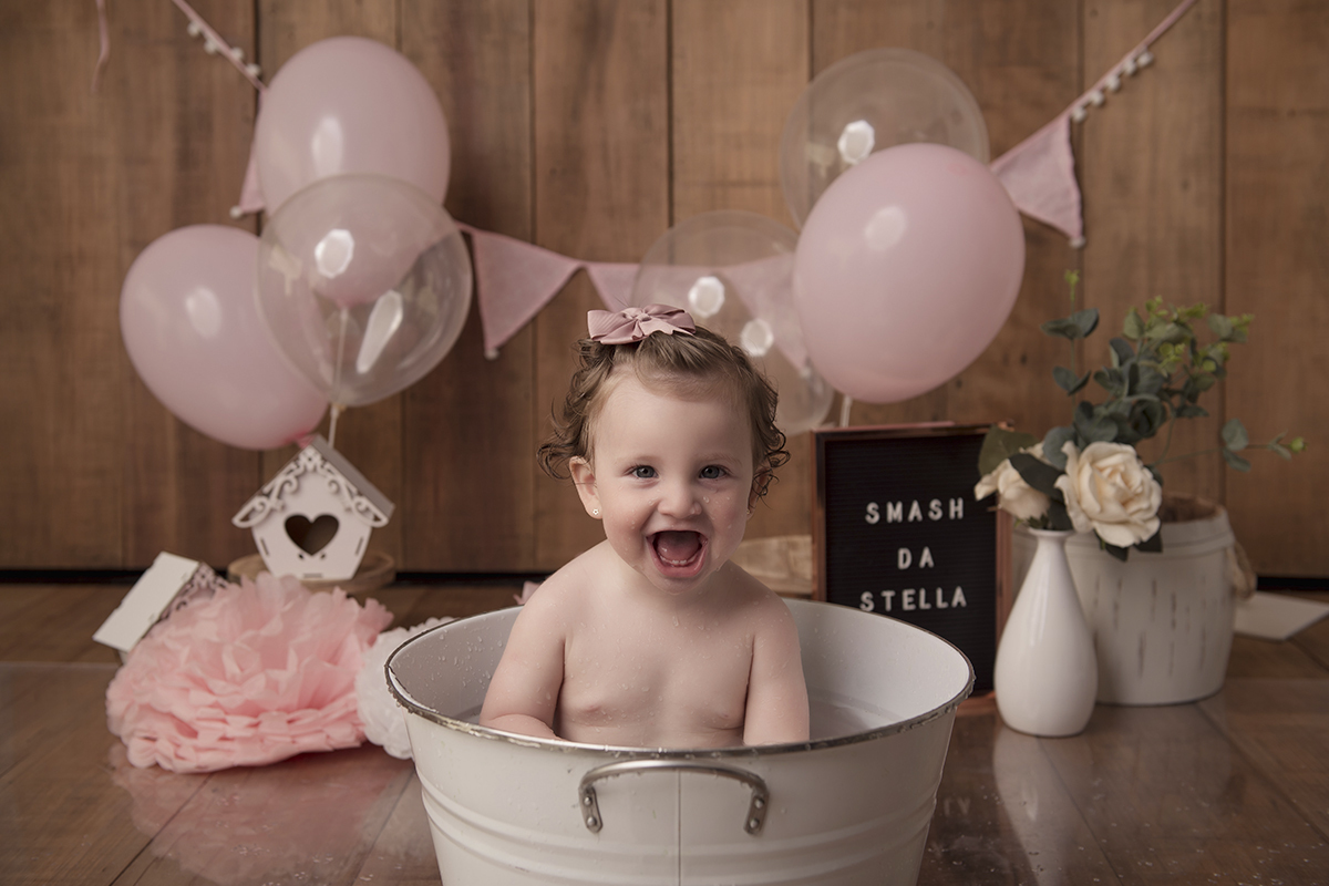 Foto de bebe em caxias do sul fotografa morgana perini na banheira baloes rosa smash