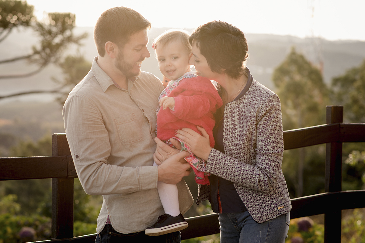 Foto de familia em caxias do sul fotografa morgana perini pais cerca de madeira