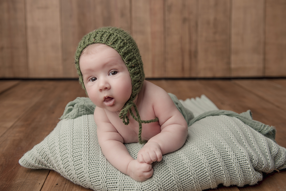 Foto de bebe em caxias do sul fotografa morgana perini bebe touca verde
