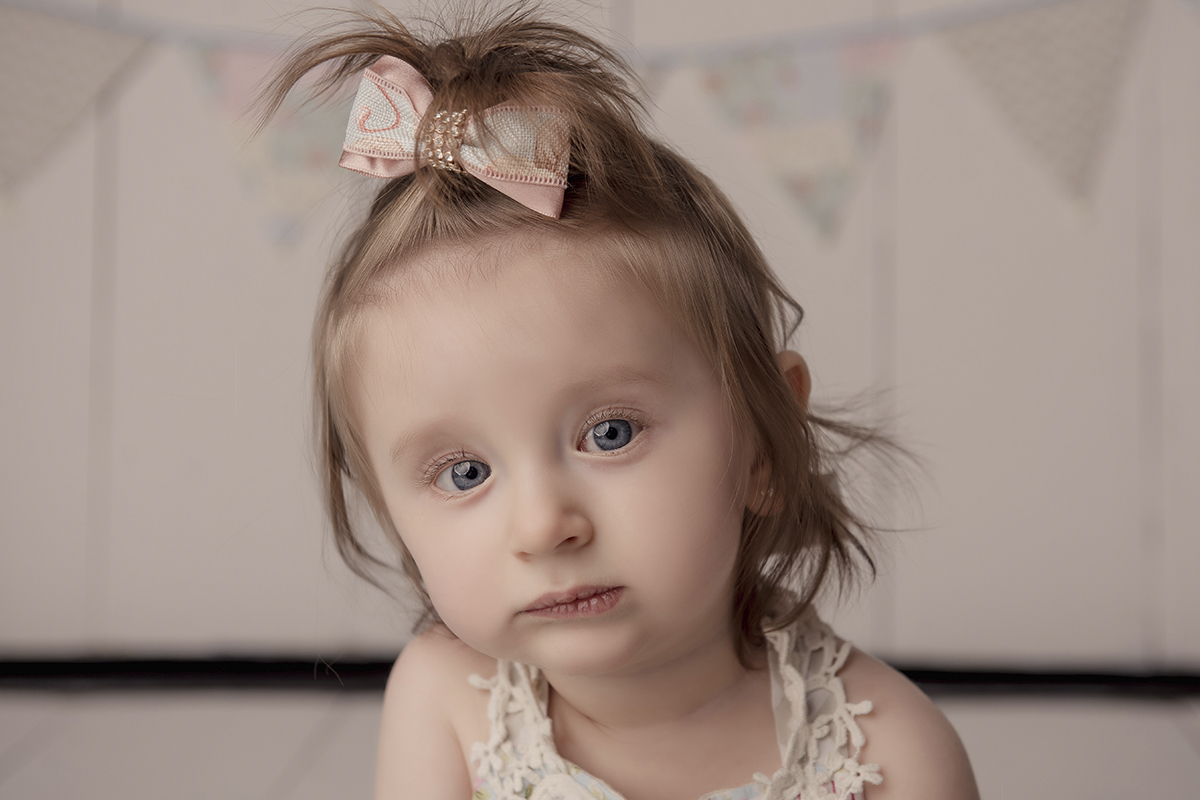 Foto de bebe em caxias do sul fotografa morgana perini bebe laço rosa