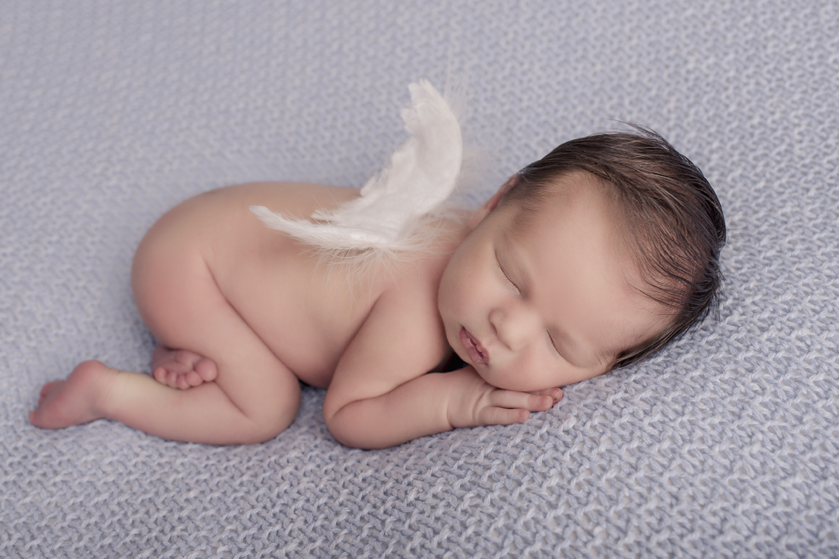 Foto newborn em caxias do sul fotografa morgana perini asas anjo azul