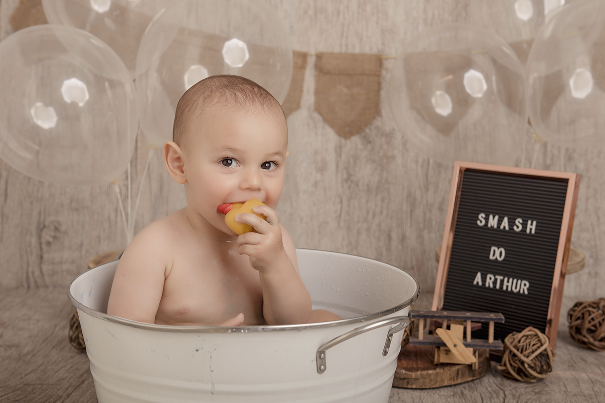 Foto de smash em caxias do sul fotografa morgana perini menino patinho borracha amarelo