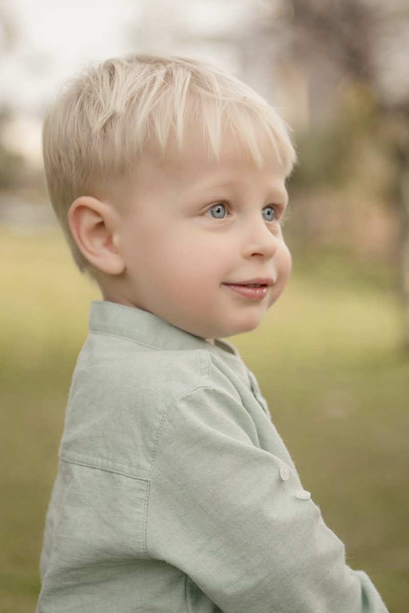 Foto de bebe em caxias do sul fotografa morgana perini bebe camisa verde