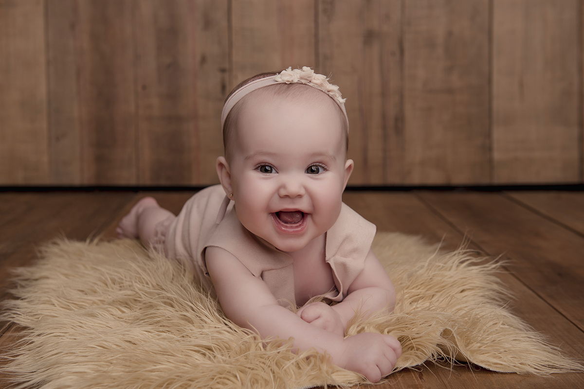 Foto de bebe em caxias do sul fotografa morgana perini menina de brusos em pelinhos