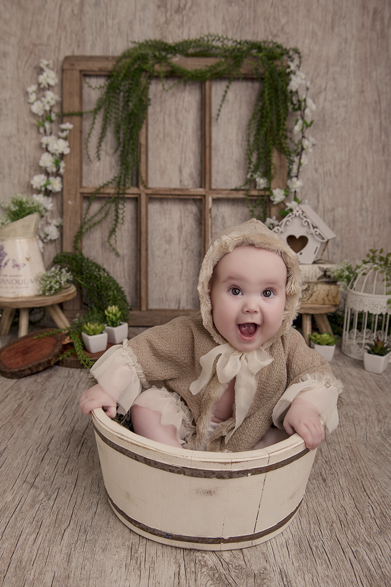 Foto de bebe em caxias do sul fotografa morgana perini menina brincando sorrindo