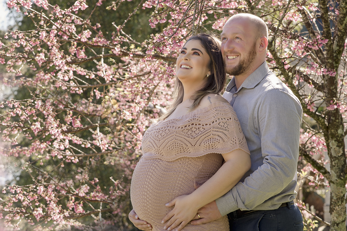 Foto de gestante em caxias do sul fotografa morgana perini casal gestante vestido rosa flores
