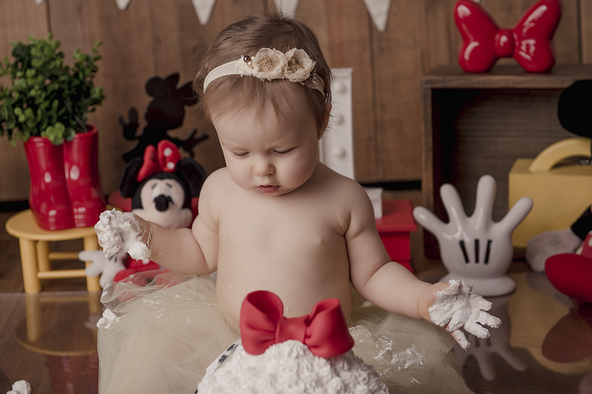 Foto de bebe em caxias do sul fotografa morgana perini bebe bolo branco
