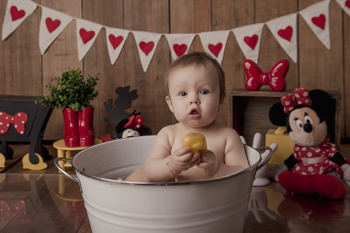 Foto de bebe em caxias do sul fotografa morgana perini menina banheira patinho amarelo