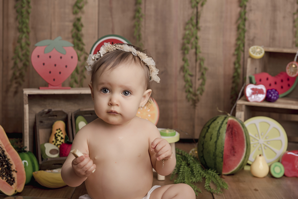 Foto de smash em caxias do sul fotografa morgana perini bebe comendo frutas