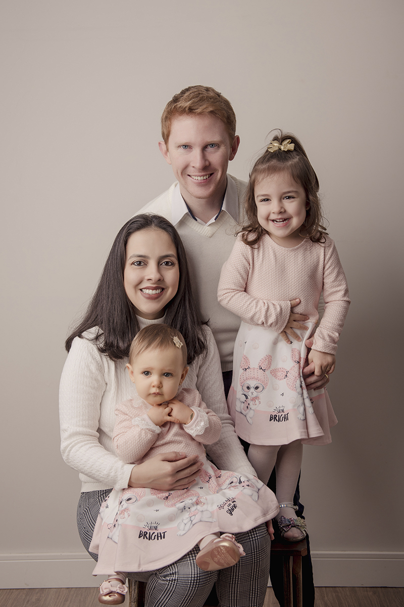 Foto de smash em caxias do sul fotografa morgana perini familia com duas meninas vestido rosa