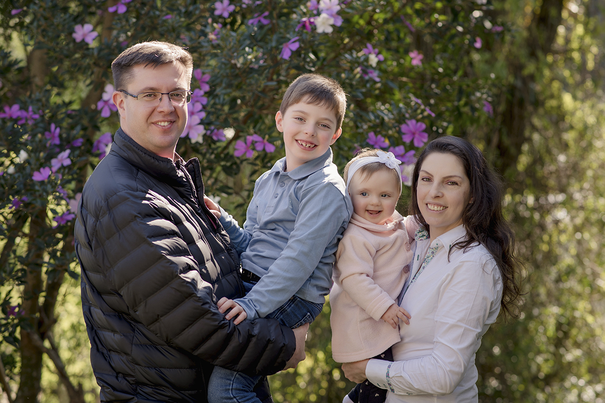 Foto de bebe em caxias do sul fotografa morgana perini familia junta jardim florido