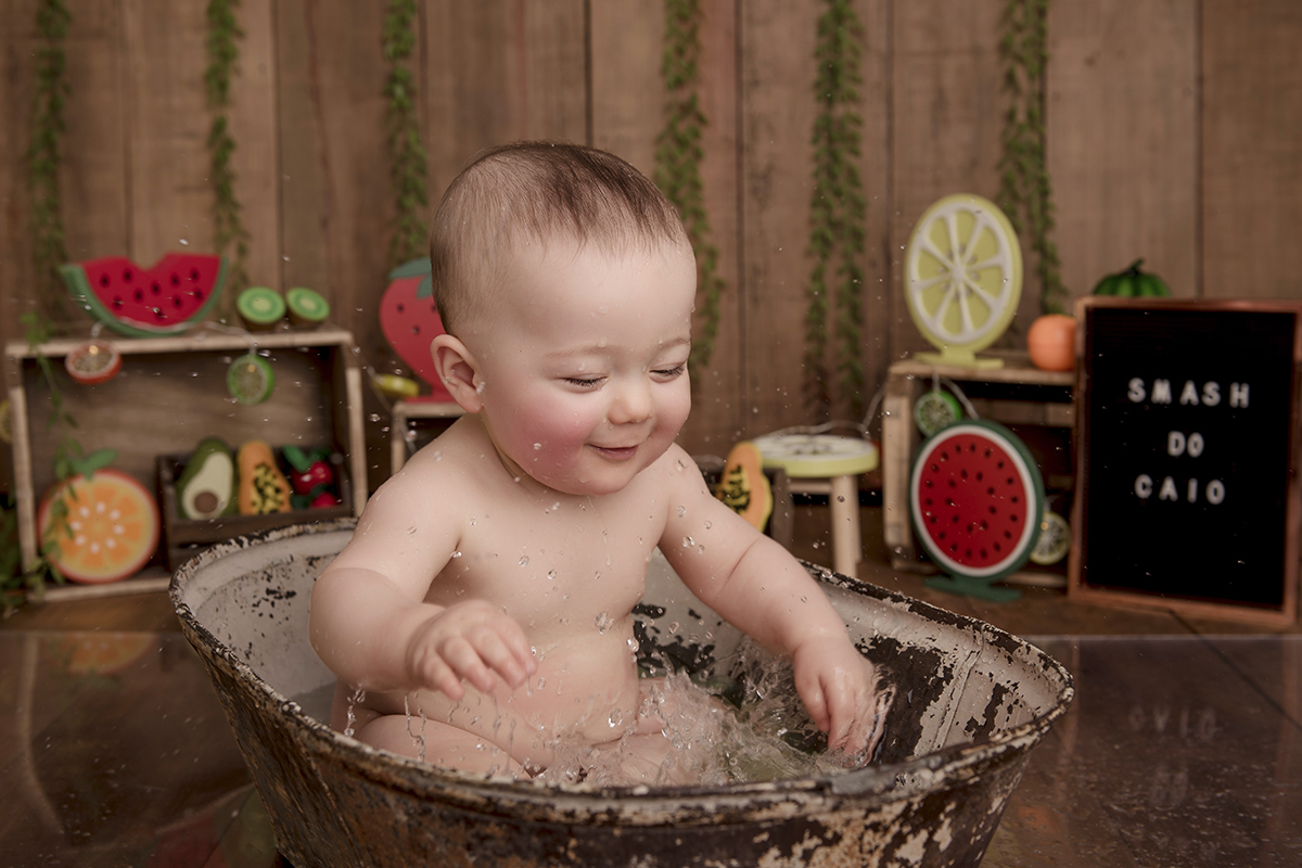 Foto de smash em caxias do sul fotografa morgana perini frutas brincando na agua