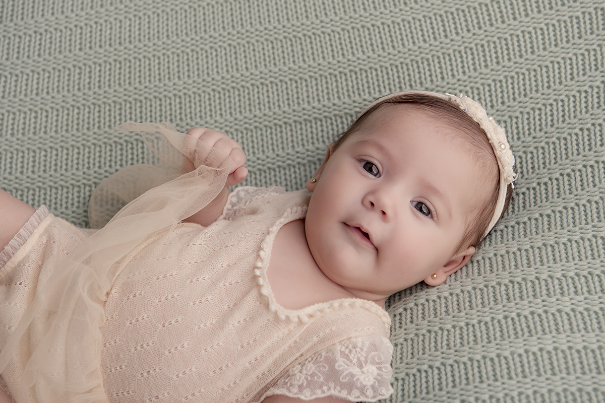 Foto de bebe em caxias do sul fotografa morgana perini menina vestida