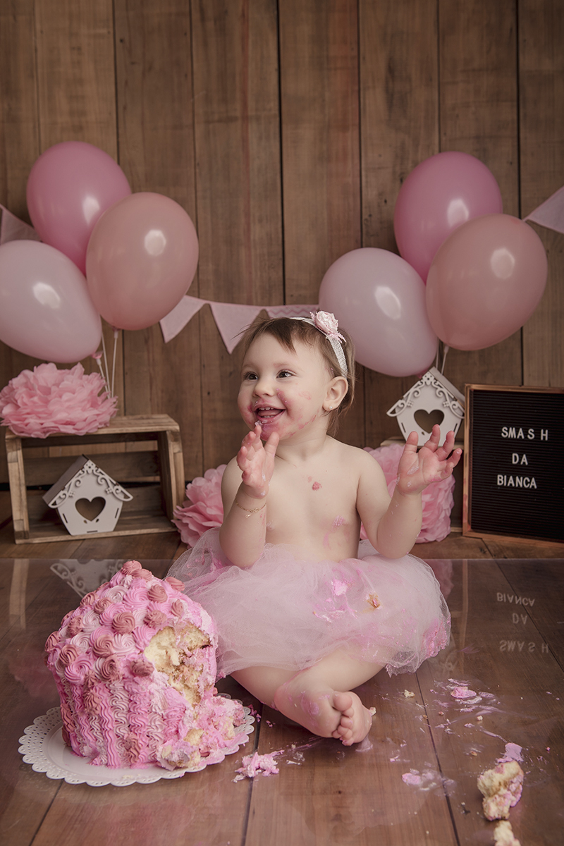 Foto de smash em caxias do sul fotografa morgana perini menina maos com bolo
