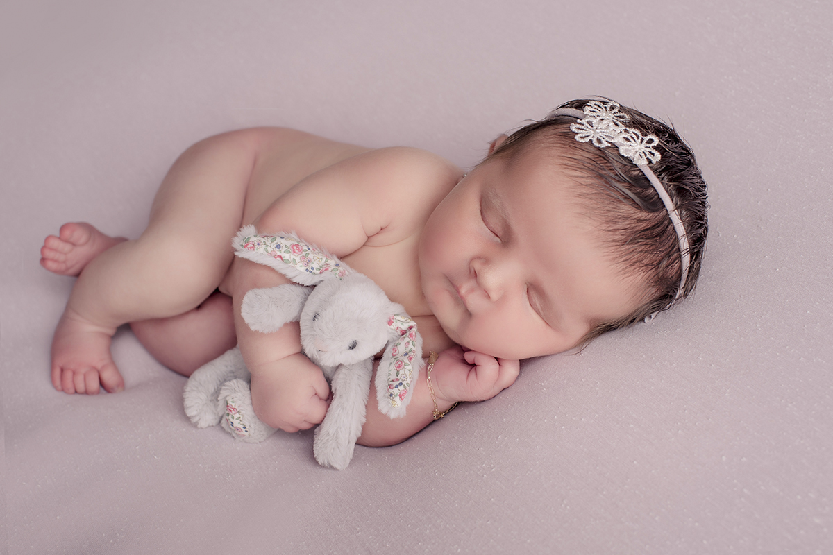 Foto newborn em caxias do sul fotografa morgana perini bebe coelho rosa